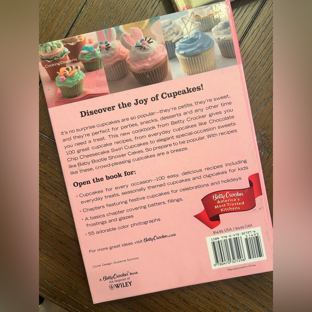 Cupcake and Cocktail Recipe Book Set - Picture 3 of 7